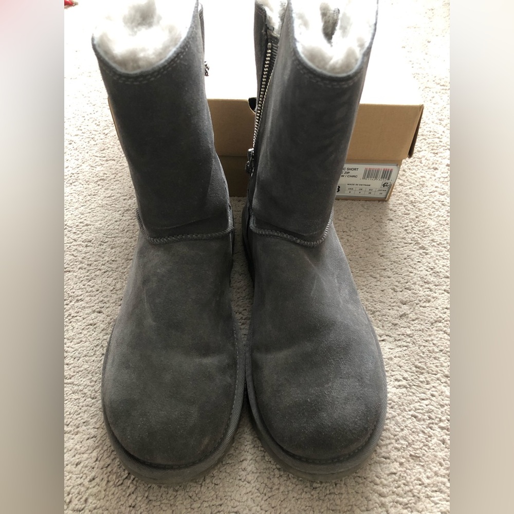 UGG Classic Short Boot